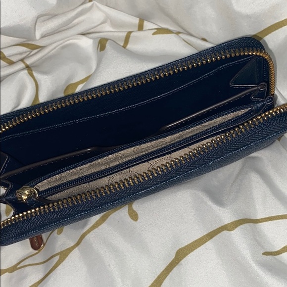 Michael Kors Wallet - Picture 2 of 6